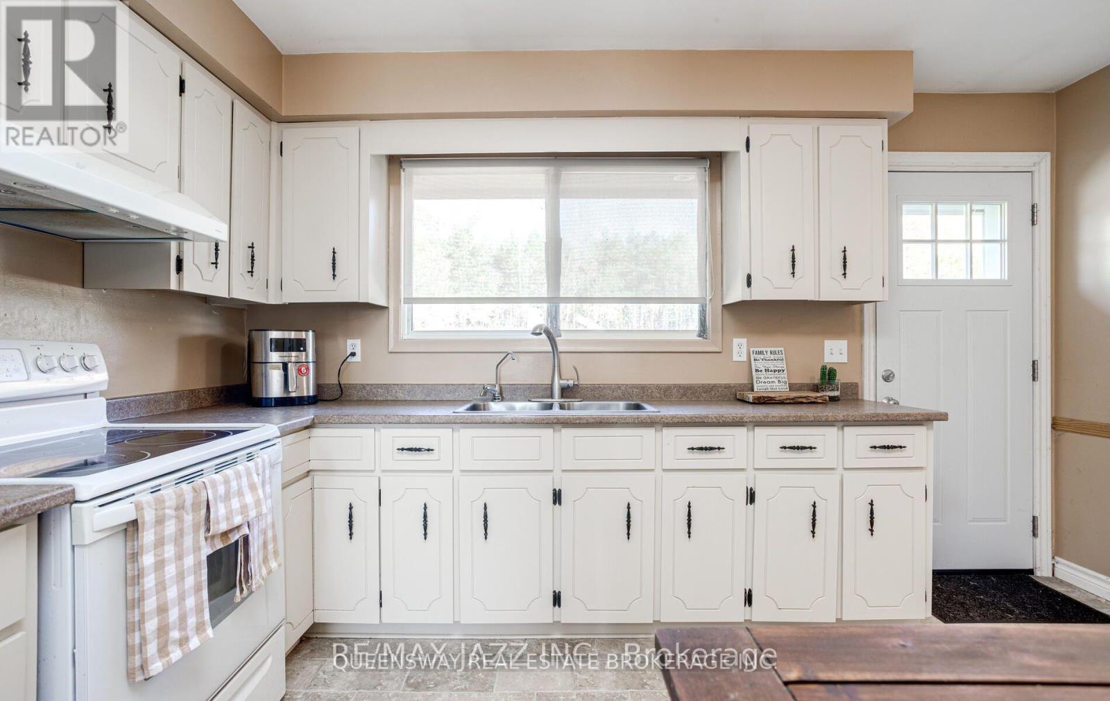 54 Roslin Road, Belleville, Ontario  K0K 2Y0 - Photo 10 - X12425225