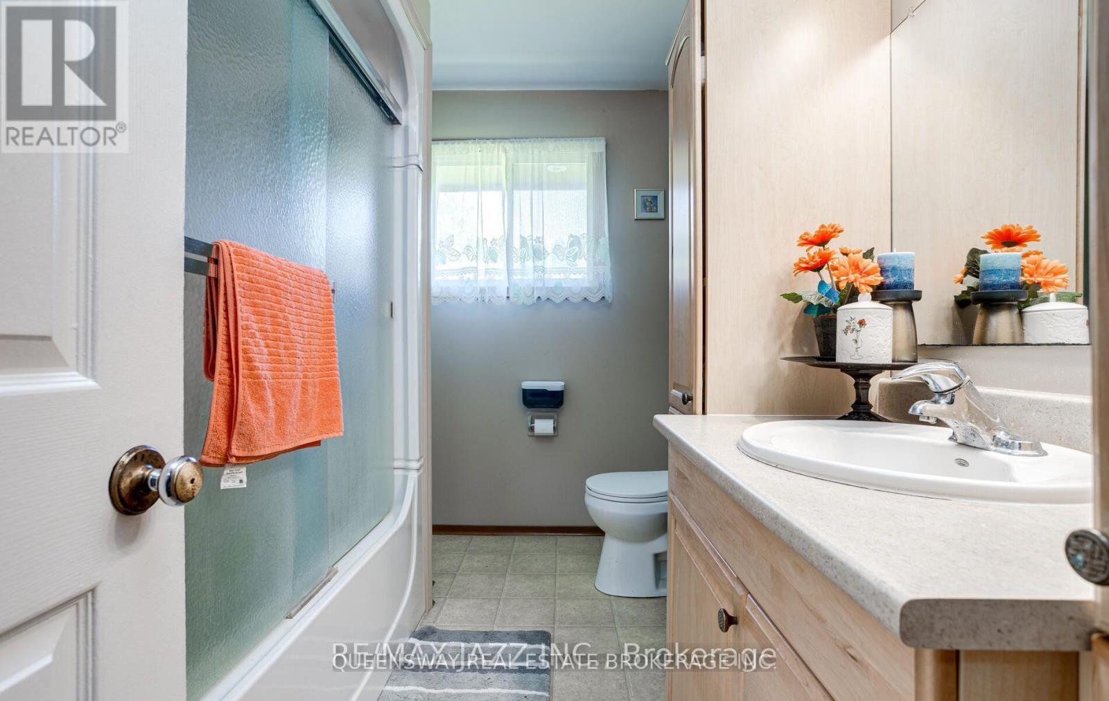 54 Roslin Road, Belleville, Ontario  K0K 2Y0 - Photo 14 - X12425225