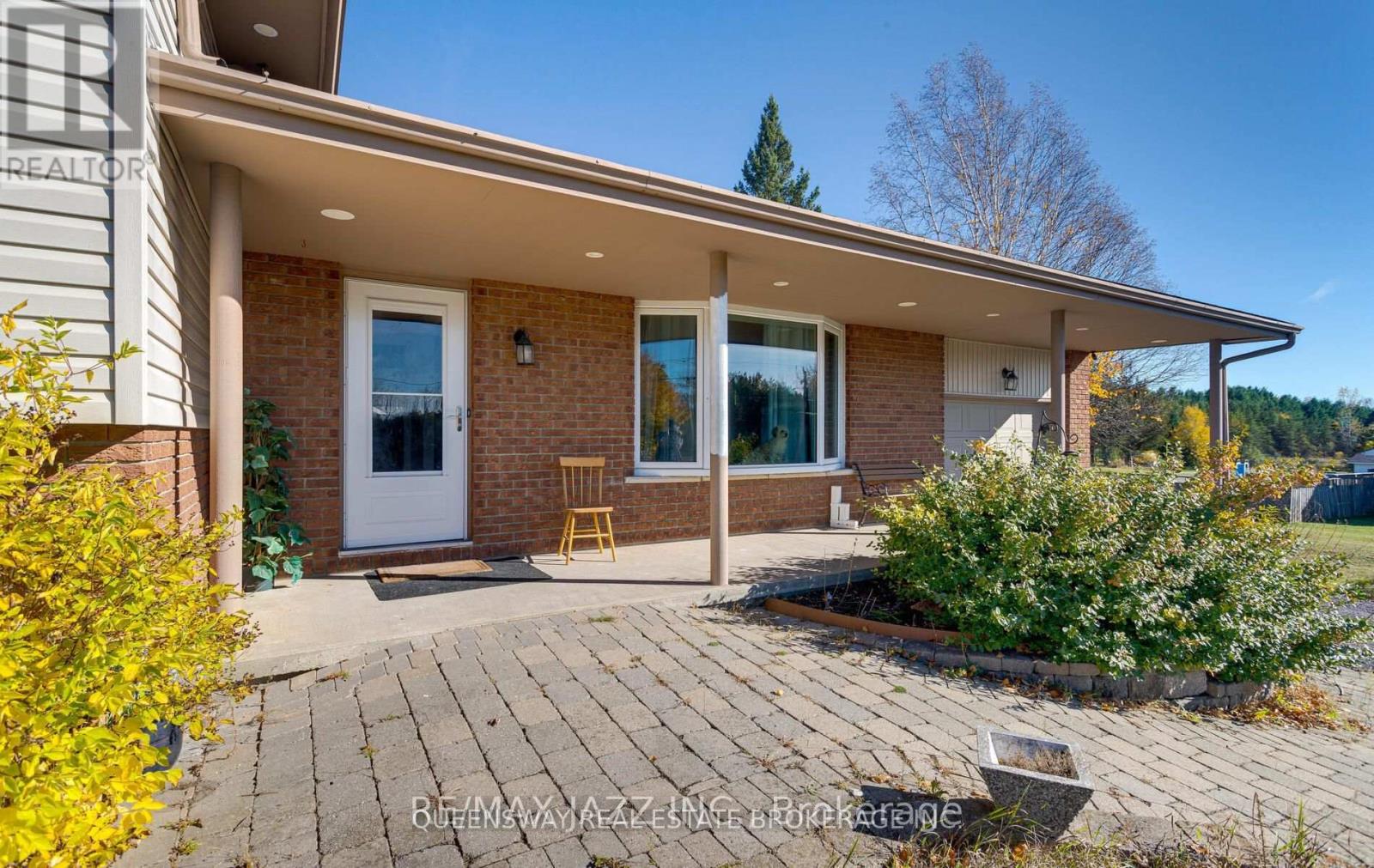 54 Roslin Road, Belleville, Ontario  K0K 2Y0 - Photo 2 - X12425225