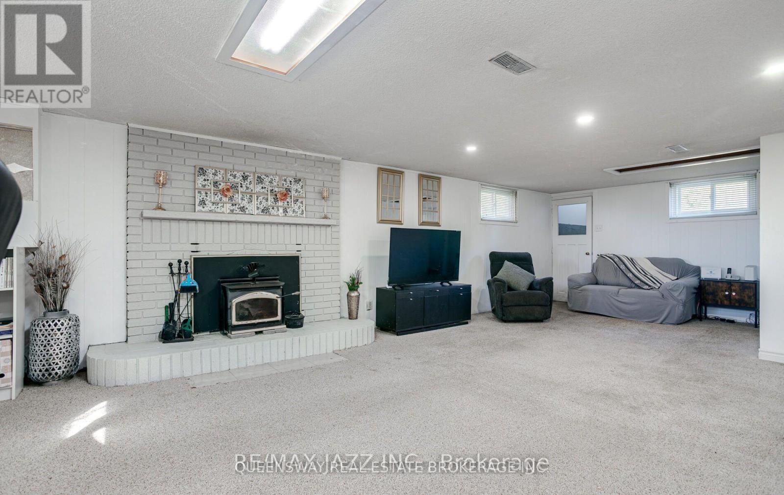 54 Roslin Road, Belleville, Ontario  K0K 2Y0 - Photo 6 - X12425225