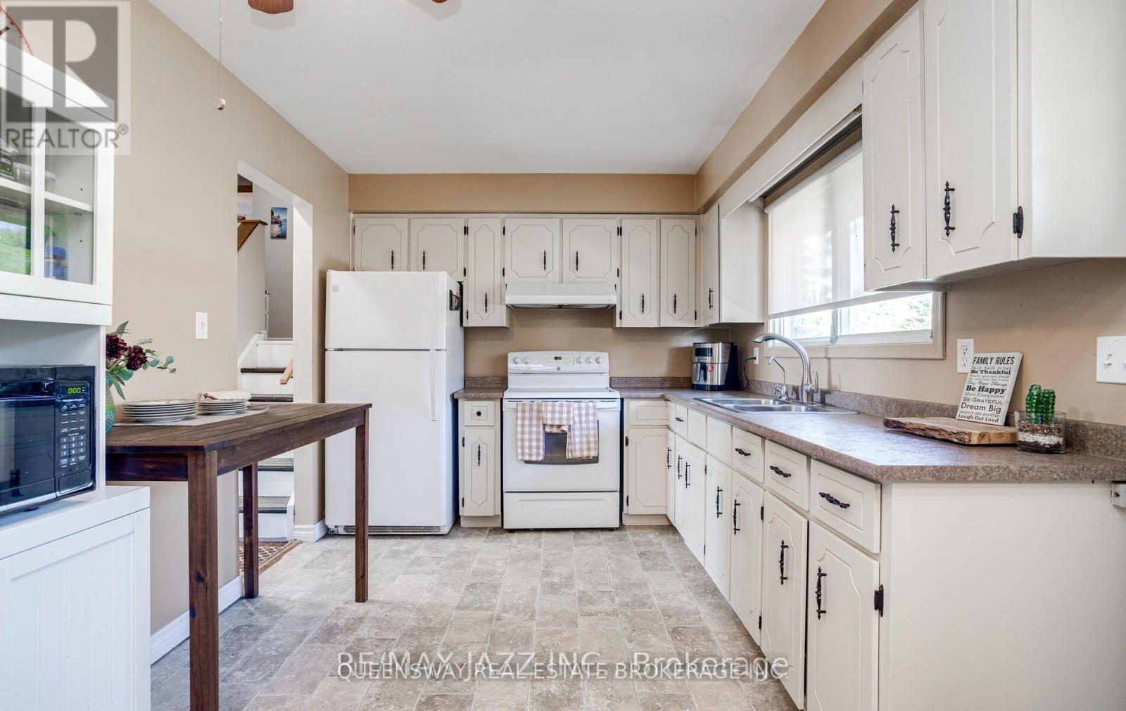 54 Roslin Road, Belleville, Ontario  K0K 2Y0 - Photo 9 - X12425225