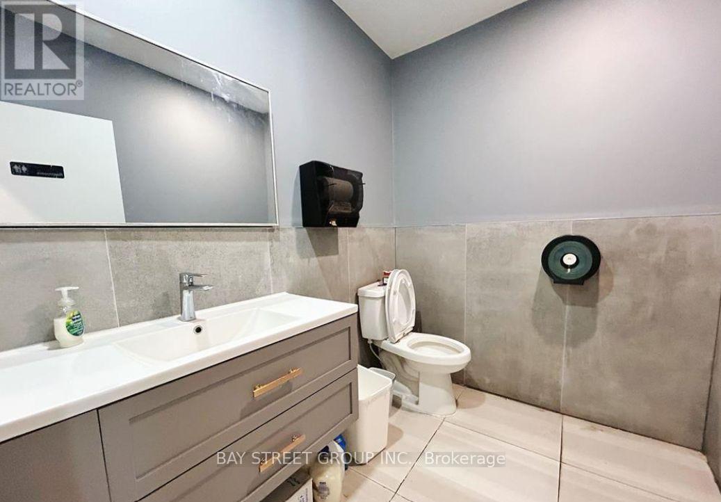468 King Street W, Hamilton, Ontario  L8P 1B7 - Photo 8 - X12425241