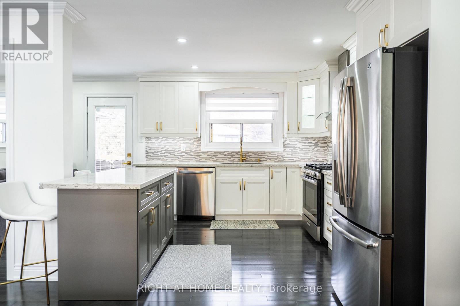 808 Sanok Drive, Pickering, Ontario  L1W 2P9 - Photo 16 - E12425250