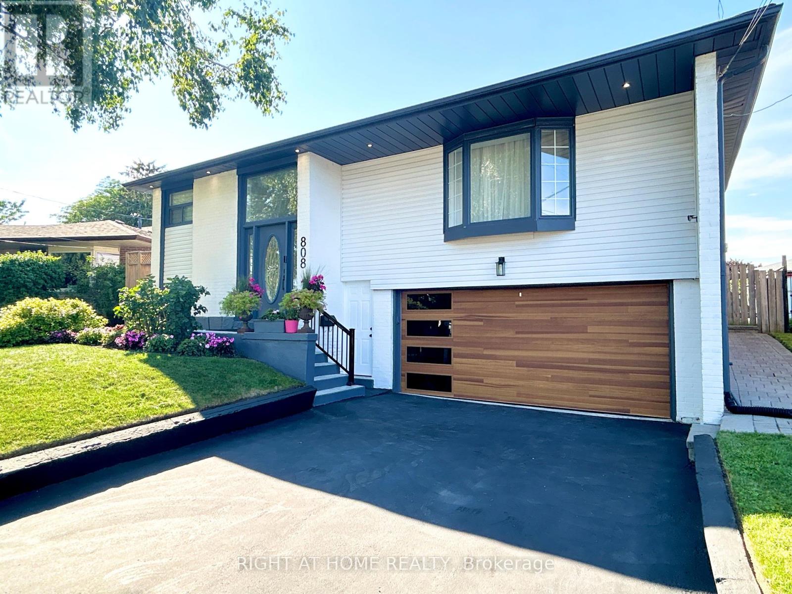 808 Sanok Drive, Pickering, Ontario  L1W 2P9 - Photo 3 - E12425250