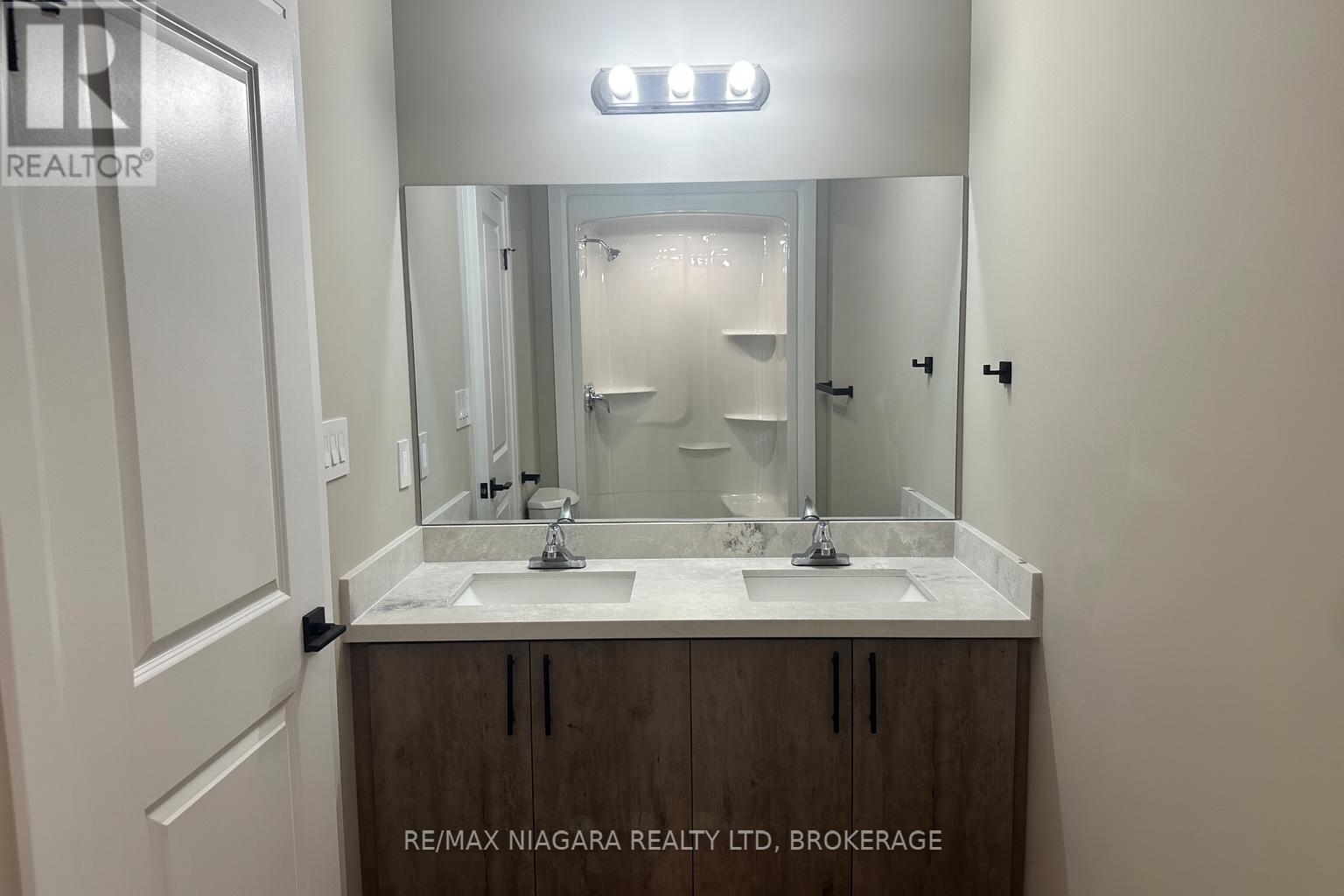 Unit 4 - 17 Keystone Trail, Welland, Ontario  L3B 0N8 - Photo 11 - X12425260