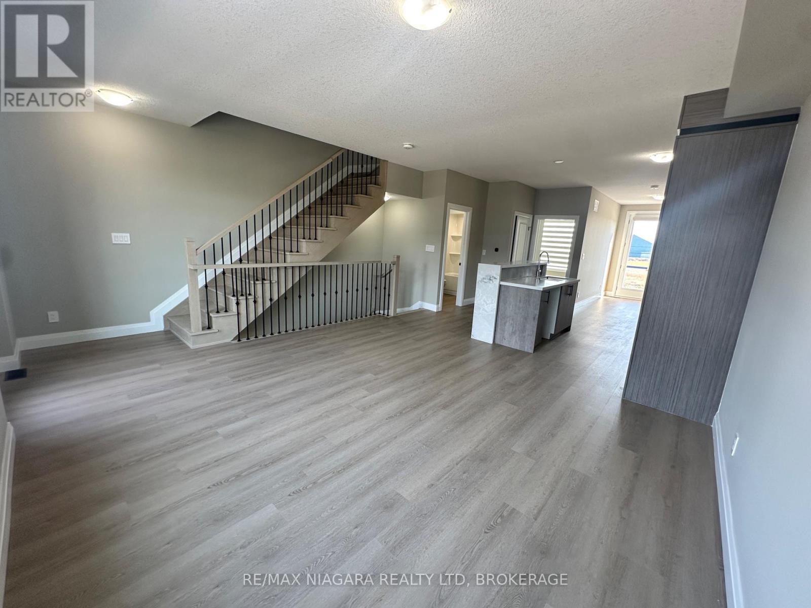 Unit 4 - 17 Keystone Trail, Welland, Ontario  L3B 0N8 - Photo 9 - X12425260