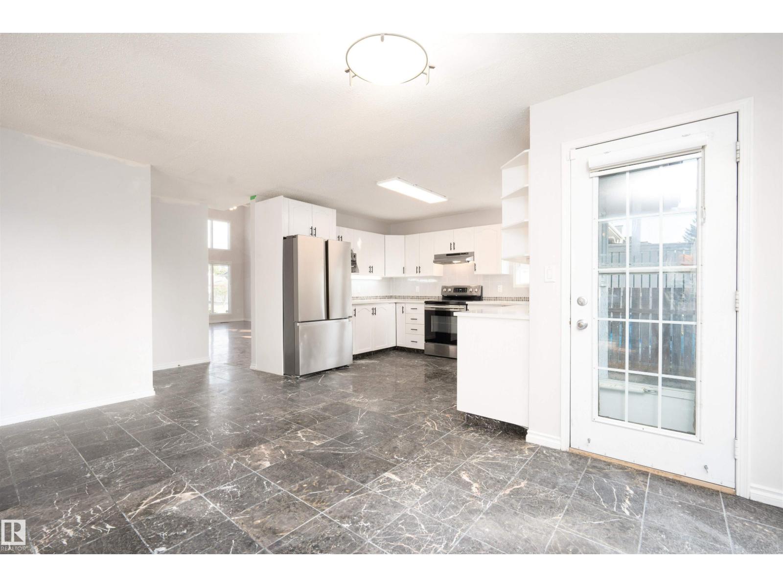 3203 145 Av Nw, Edmonton, Alberta  T5Y 2E9 - Photo 9 - E4459333