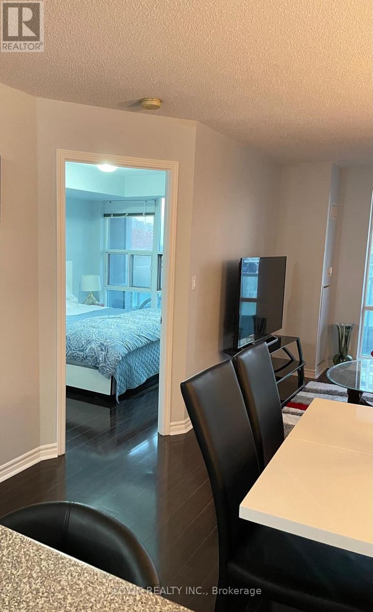 813 - 33 Elm Drive W, Mississauga (City Centre), Ontario  L5B 4M2 - Photo 11 - W12425267