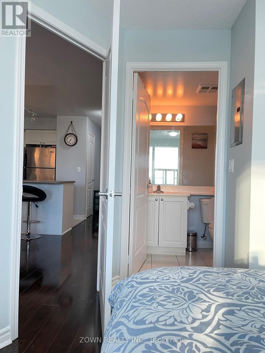 813 - 33 Elm Drive W, Mississauga (City Centre), Ontario  L5B 4M2 - Photo 14 - W12425267