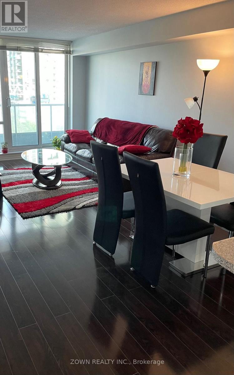 813 - 33 Elm Drive W, Mississauga (City Centre), Ontario  L5B 4M2 - Photo 2 - W12425267