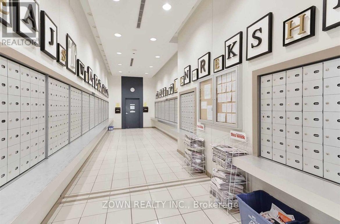 813 - 33 Elm Drive W, Mississauga (City Centre), Ontario  L5B 4M2 - Photo 25 - W12425267