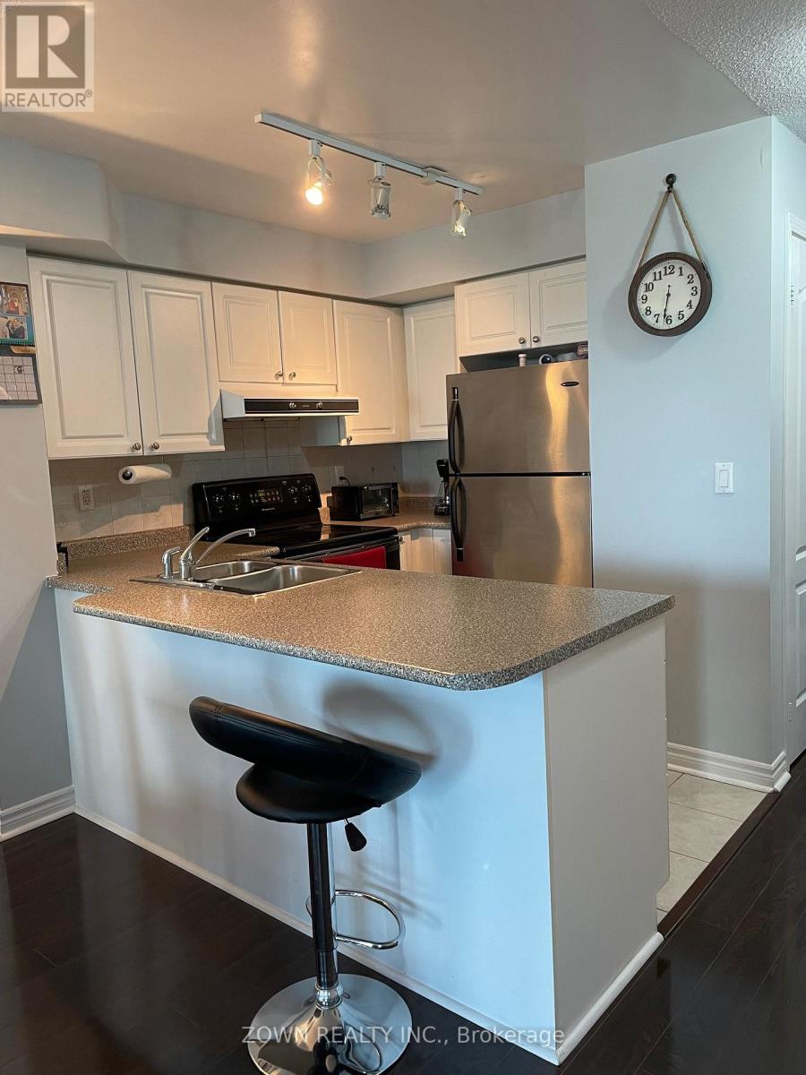 813 - 33 Elm Drive W, Mississauga (City Centre), Ontario  L5B 4M2 - Photo 4 - W12425267