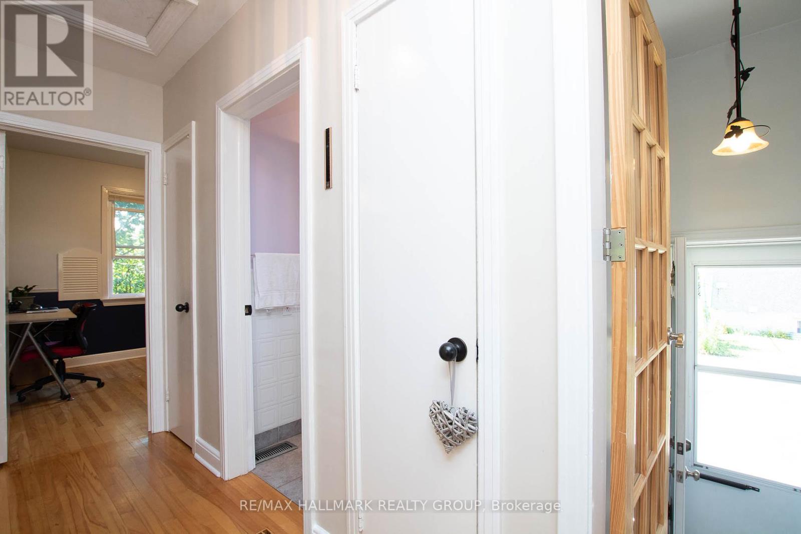 316 Ducharme Boulevard, Ottawa, Ontario  K1L 6T6 - Photo 13 - X12425276