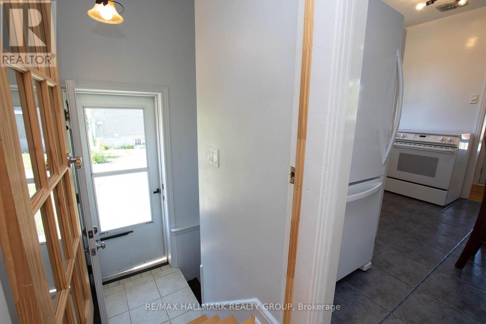 316 Ducharme Boulevard, Ottawa, Ontario  K1L 6T6 - Photo 18 - X12425276