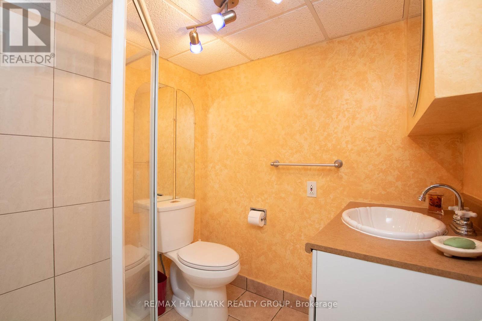 316 Ducharme Boulevard, Ottawa, Ontario  K1L 6T6 - Photo 25 - X12425276