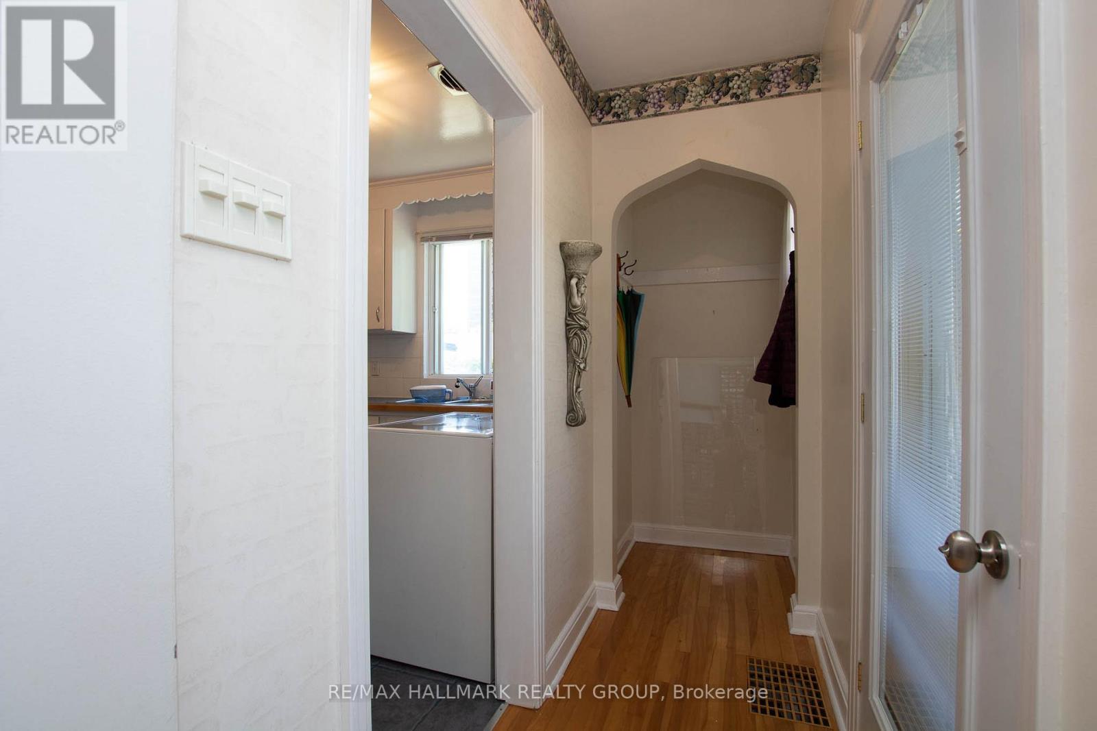 316 Ducharme Boulevard, Ottawa, Ontario  K1L 6T6 - Photo 3 - X12425276