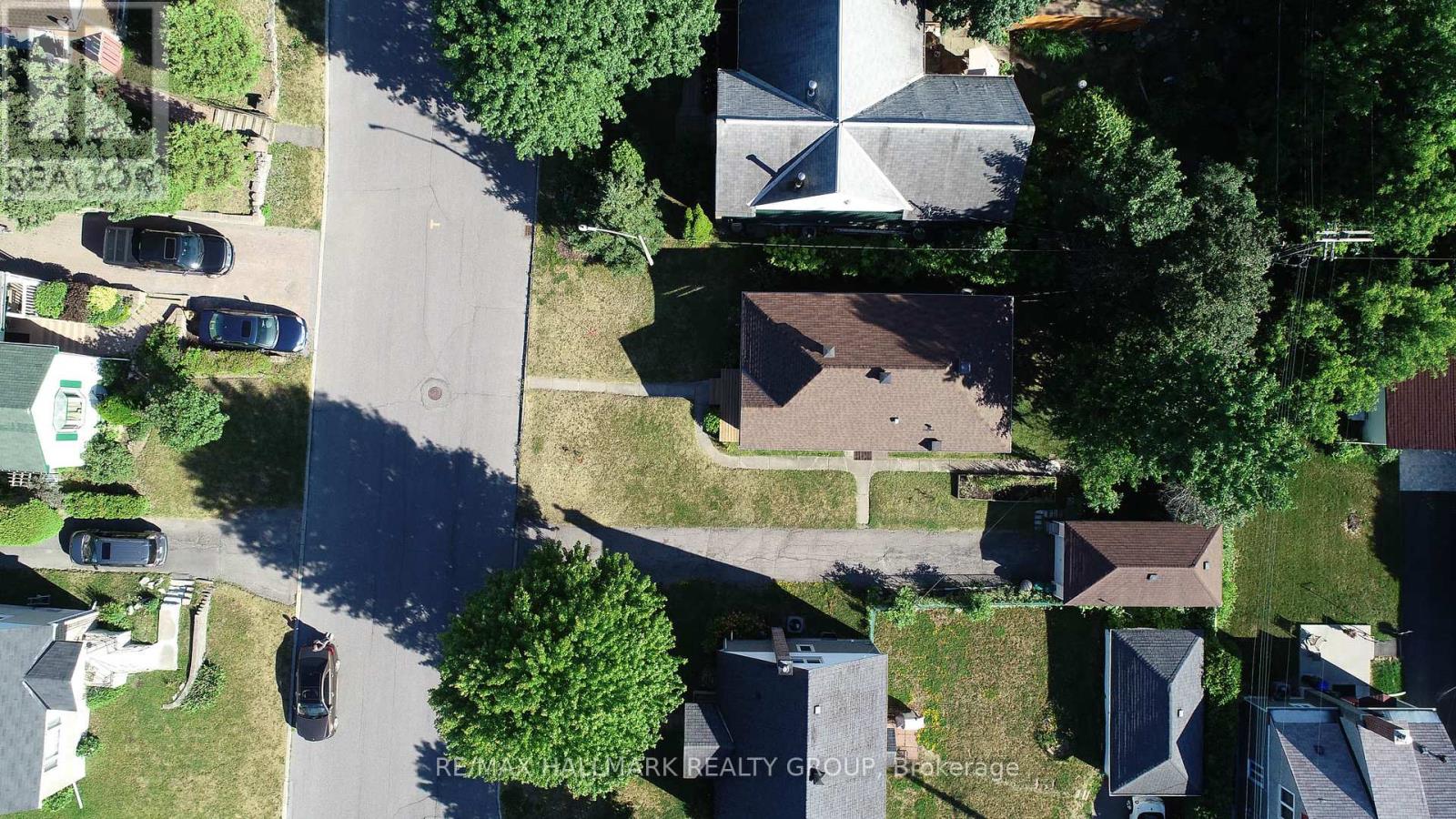 316 Ducharme Boulevard, Ottawa, Ontario  K1L 6T6 - Photo 31 - X12425276