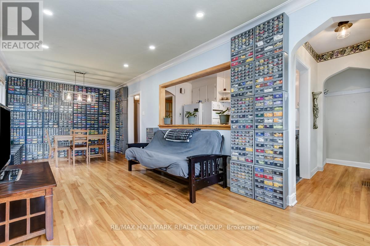 316 Ducharme Boulevard, Ottawa, Ontario  K1L 6T6 - Photo 8 - X12425276