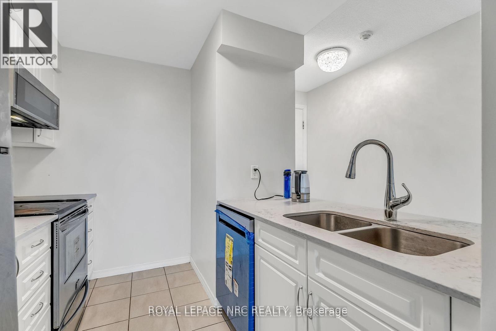 933 - 60 Heintzman Street, Toronto, Ontario  M6P 5A1 - Photo 11 - W12425287