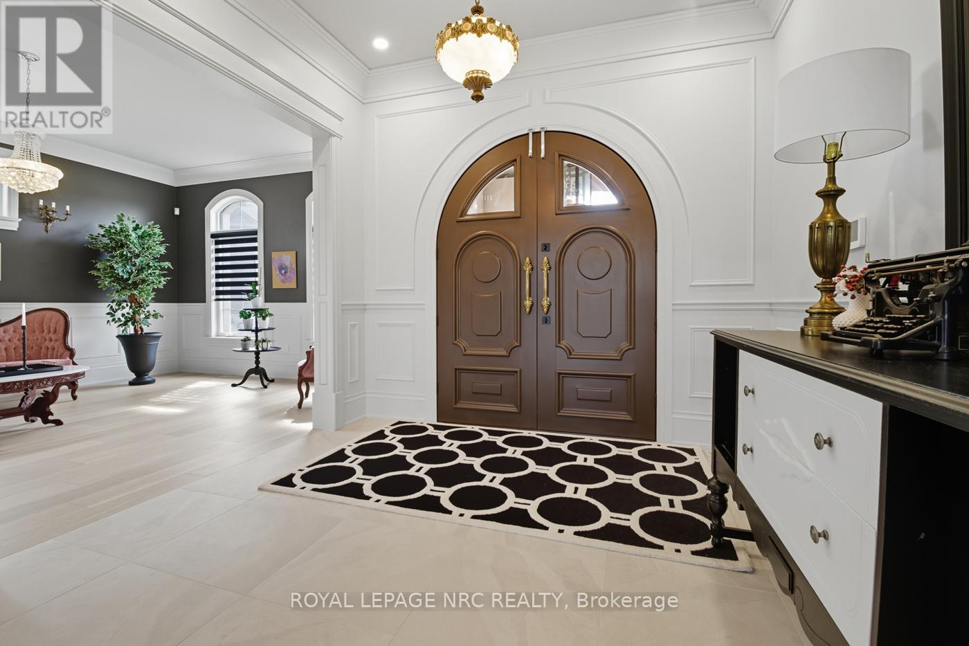 26 Sandalwood Crescent, Niagara-On-The-Lake, Ontario  L0S 1P0 - Photo 3 - X12425309