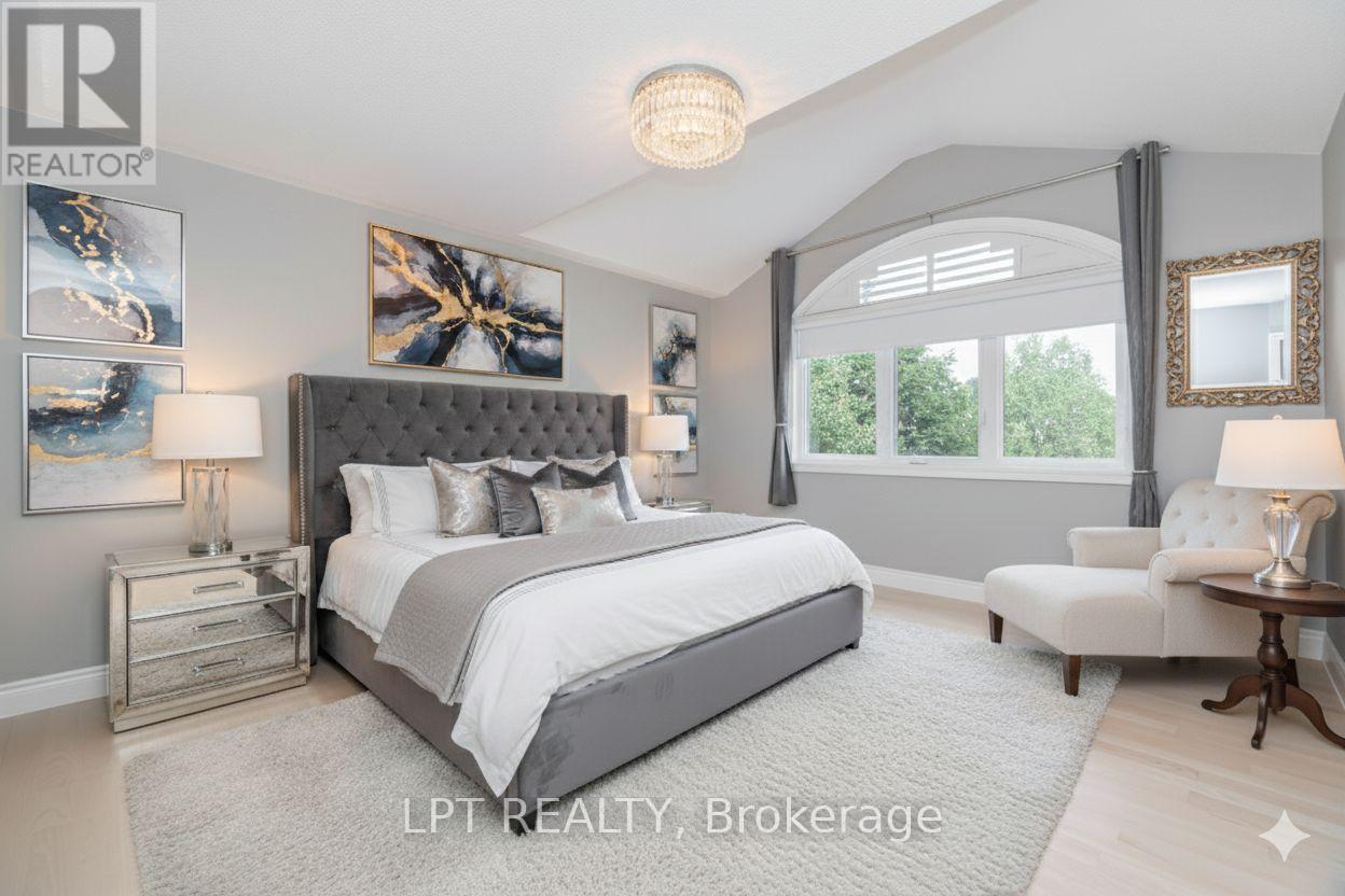 2270 Dunforest Crescent, Oakville, Ontario  L6M 4X3 - Photo 13 - W12425279