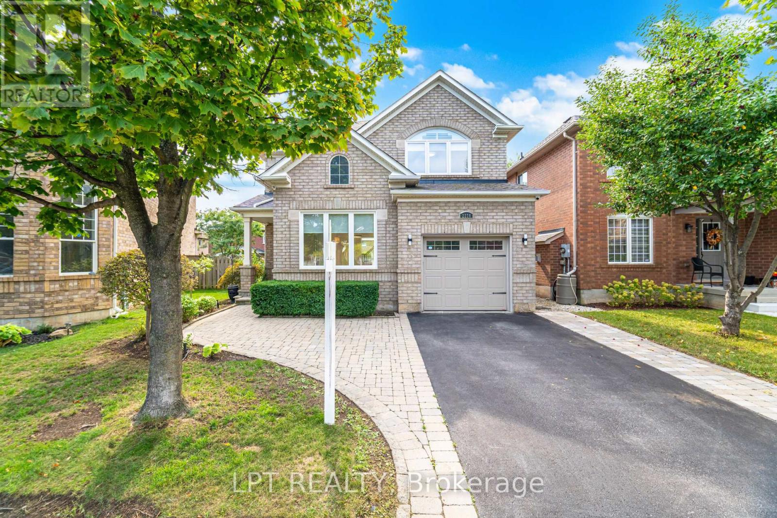 2270 Dunforest Crescent, Oakville, Ontario  L6M 4X3 - Photo 2 - W12425279