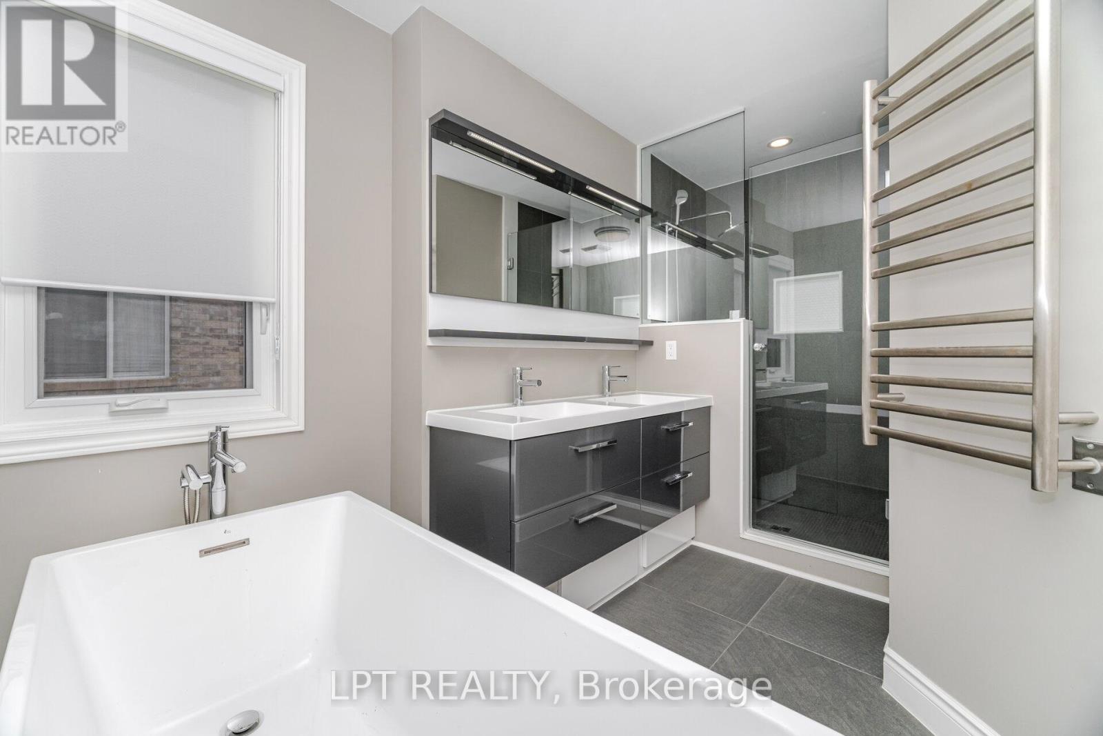 2270 Dunforest Crescent, Oakville, Ontario  L6M 4X3 - Photo 14 - W12425279
