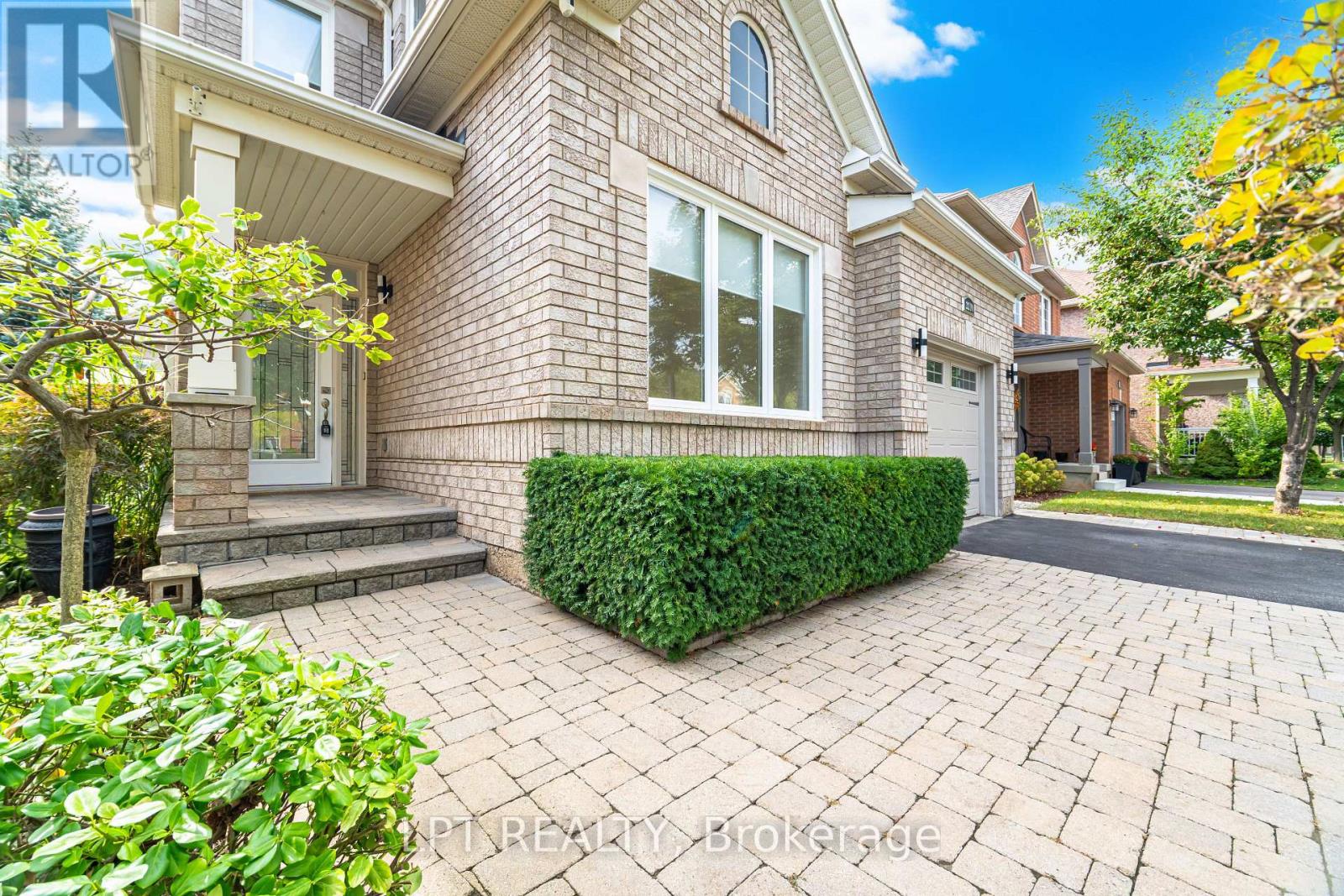 2270 Dunforest Crescent, Oakville, Ontario  L6M 4X3 - Photo 5 - W12425279