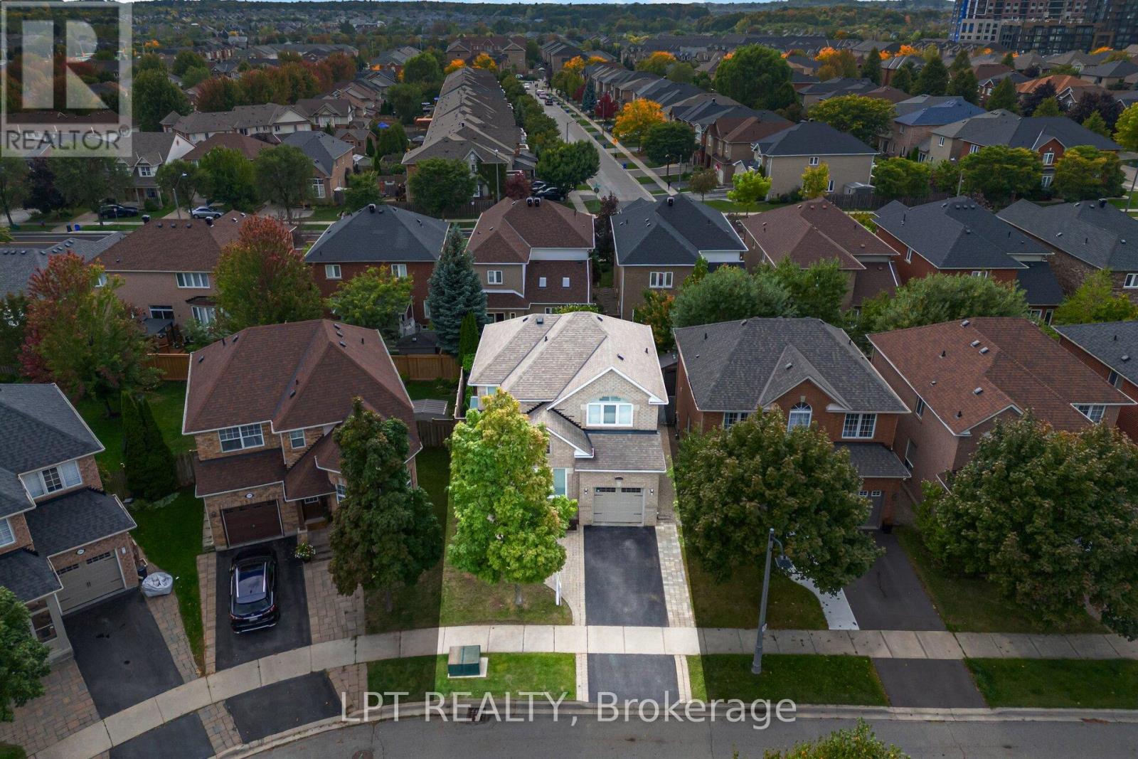 2270 Dunforest Crescent, Oakville, Ontario  L6M 4X3 - Photo 4 - W12425279