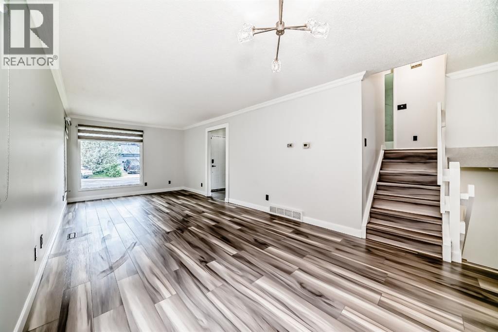 55 Bernard Place Nw, Calgary, Alberta  T3K 2B8 - Photo 5 - A2244090