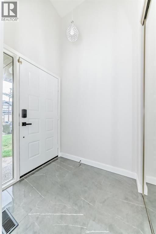 55 Bernard Place Nw, Calgary, Alberta  T3K 2B8 - Photo 3 - A2244090
