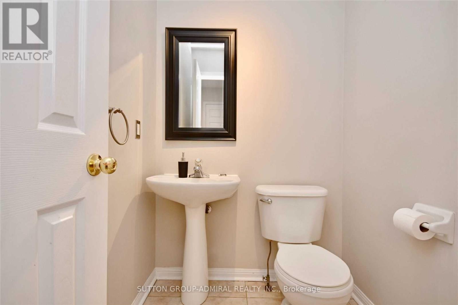 Upper - 70 Hawthorne Crescent, Barrie, Ontario  L4N 9Y8 - Photo 4 - S12425290