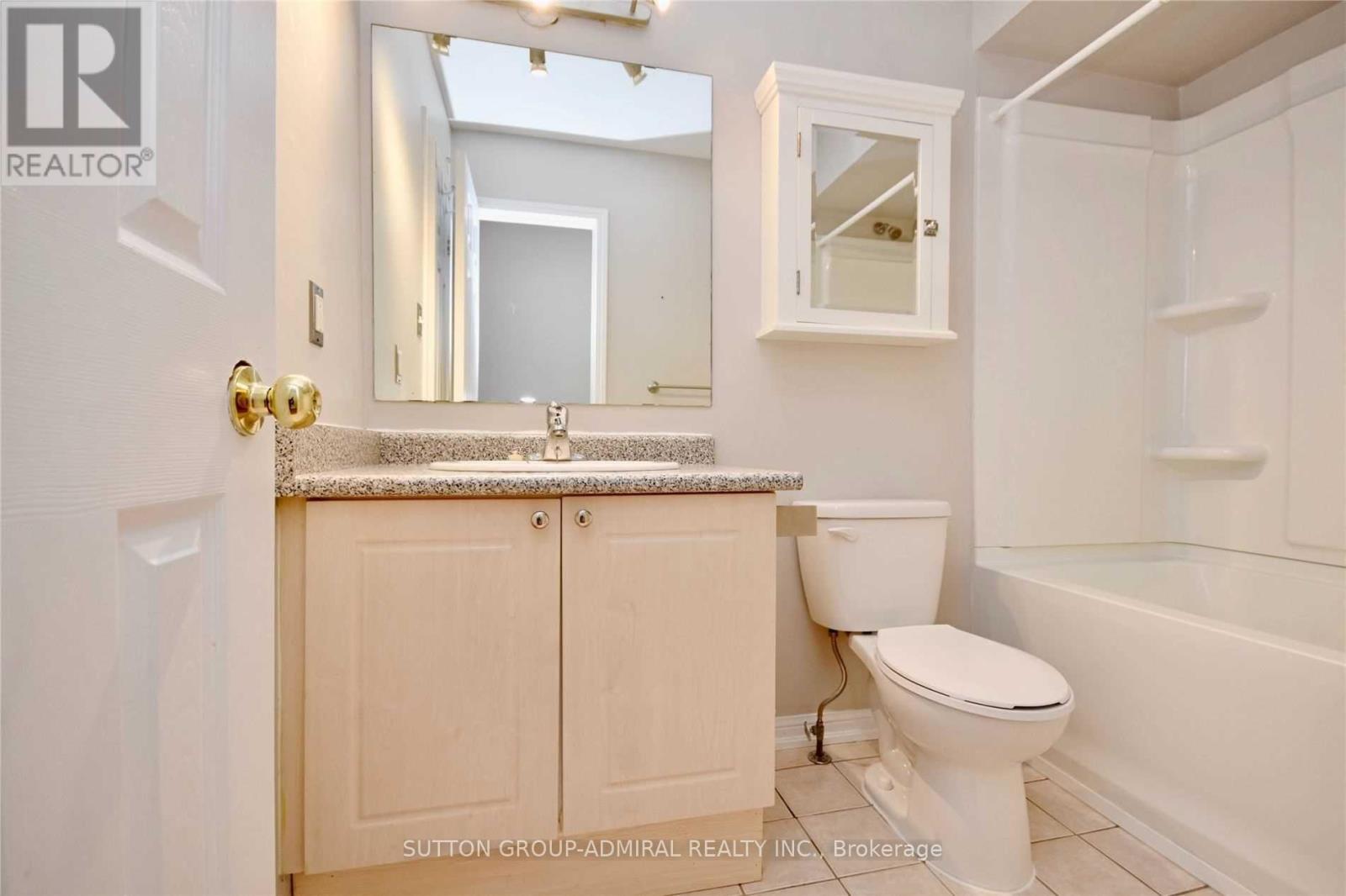 Upper - 70 Hawthorne Crescent, Barrie, Ontario  L4N 9Y8 - Photo 8 - S12425290