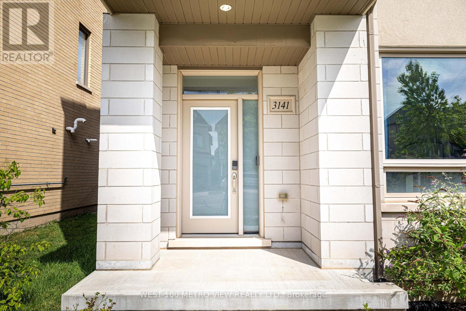 3141 Ernest Appelbe Boulevard, Oakville, Ontario  L6H 0N8 - Photo 2 - W12425288