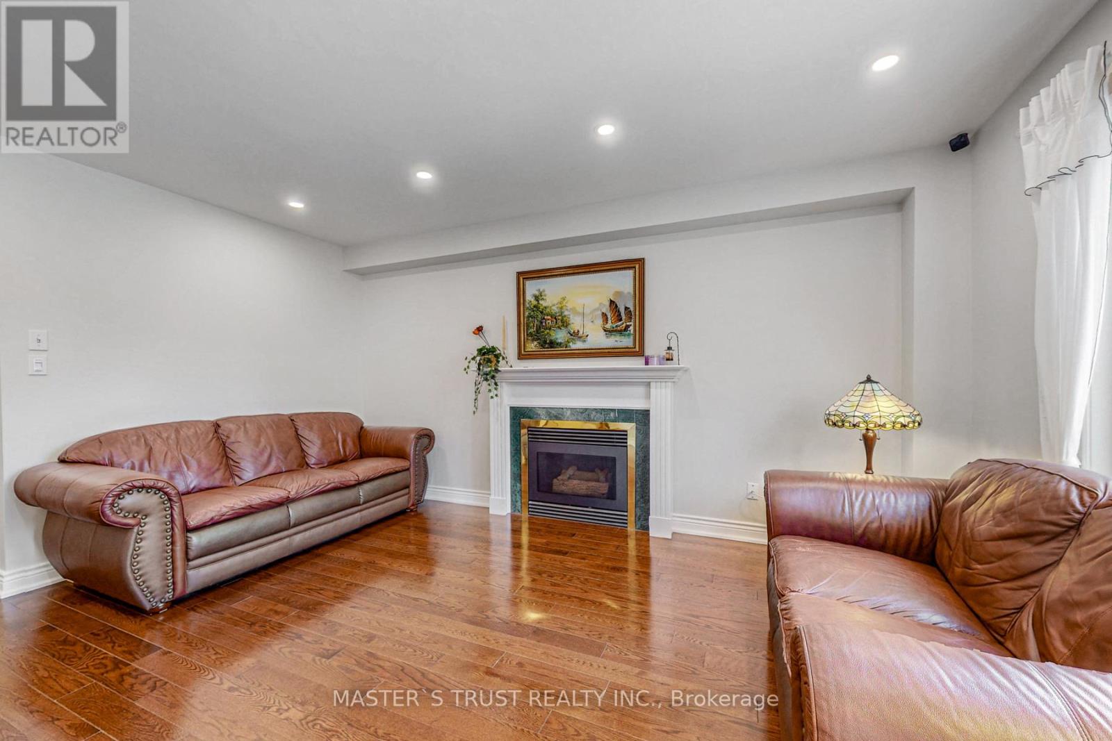 2035 Shady Glen Road, Oakville, Ontario  L6M 3R1 - Photo 11 - W12425317