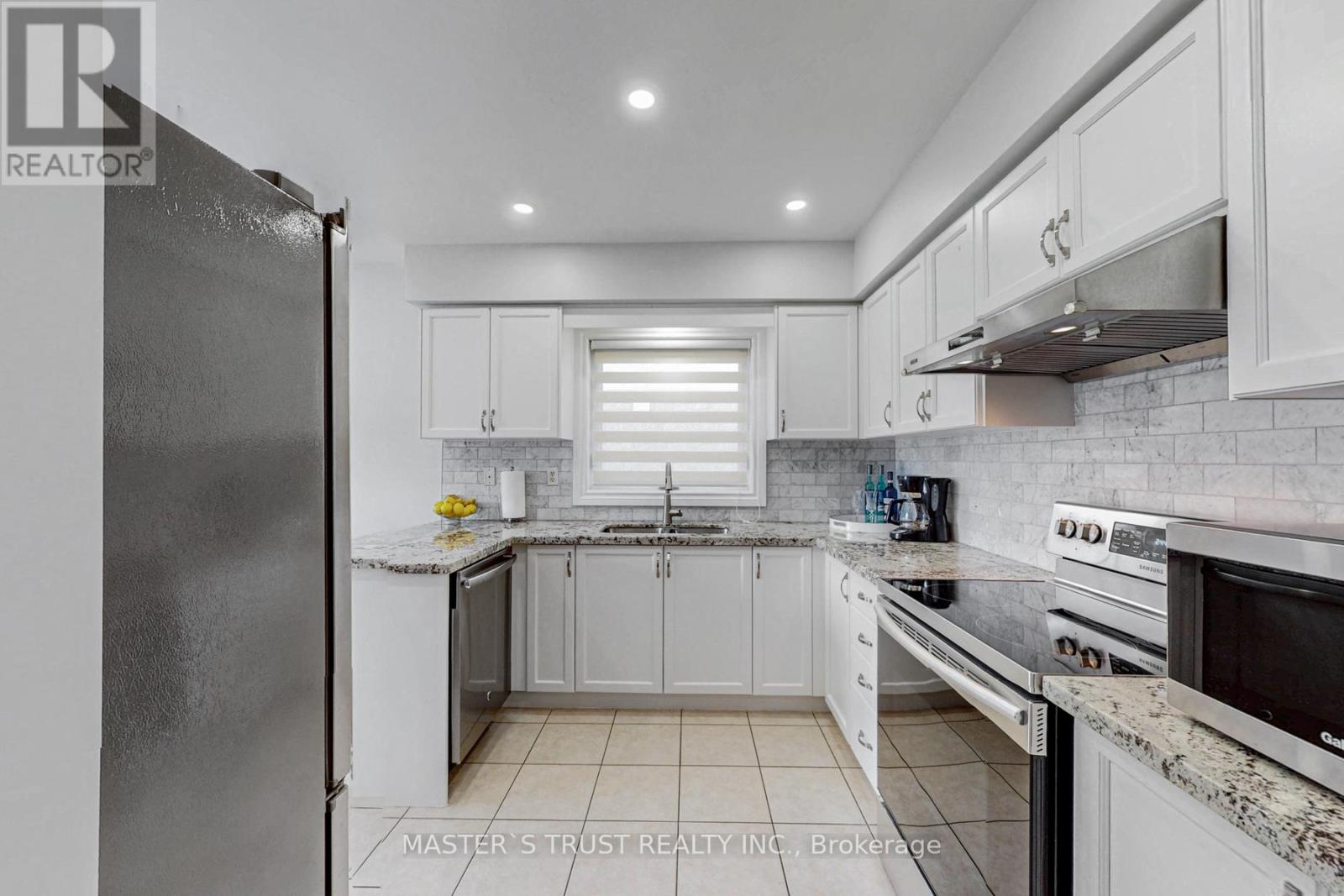2035 Shady Glen Road, Oakville, Ontario  L6M 3R1 - Photo 12 - W12425317