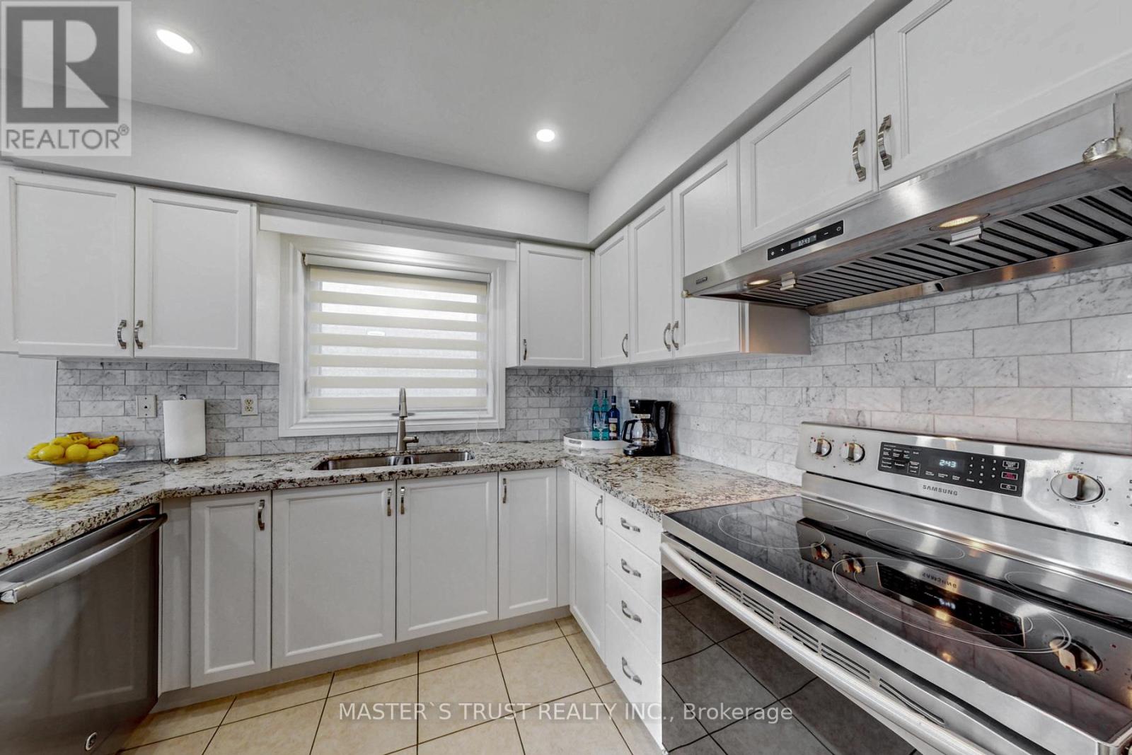 2035 Shady Glen Road, Oakville, Ontario  L6M 3R1 - Photo 13 - W12425317