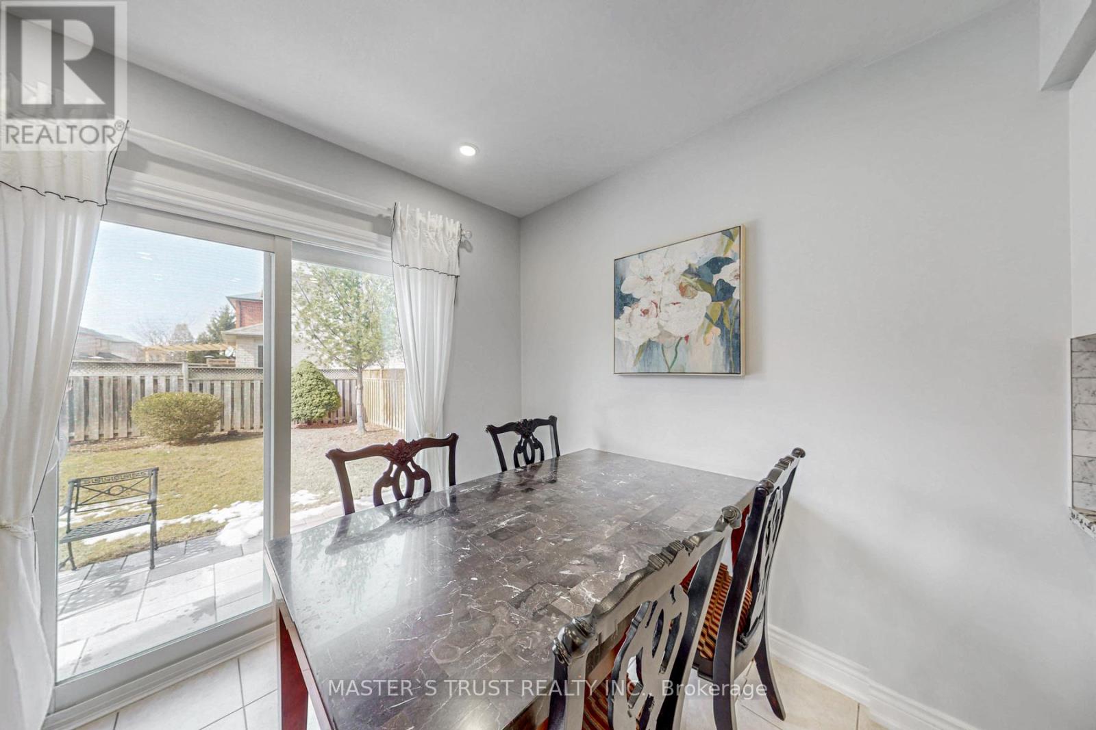 2035 Shady Glen Road, Oakville, Ontario  L6M 3R1 - Photo 14 - W12425317