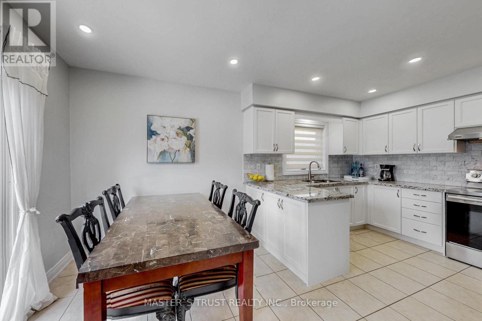 2035 Shady Glen Road, Oakville, Ontario  L6M 3R1 - Photo 16 - W12425317
