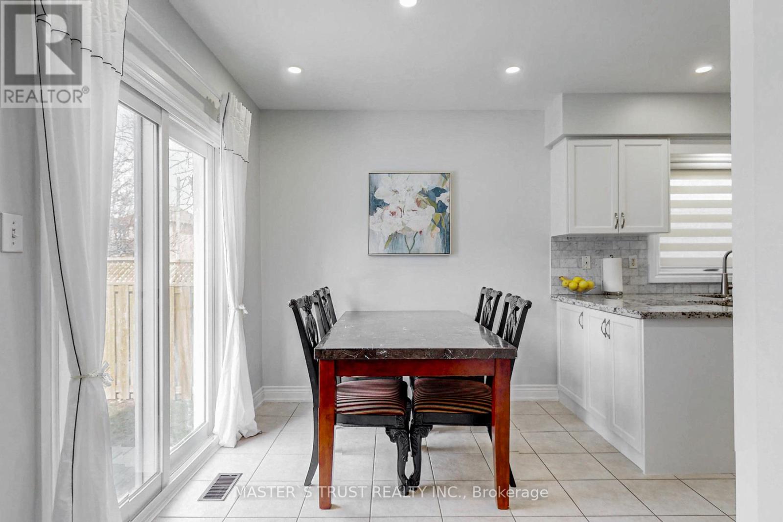 2035 Shady Glen Road, Oakville, Ontario  L6M 3R1 - Photo 18 - W12425317