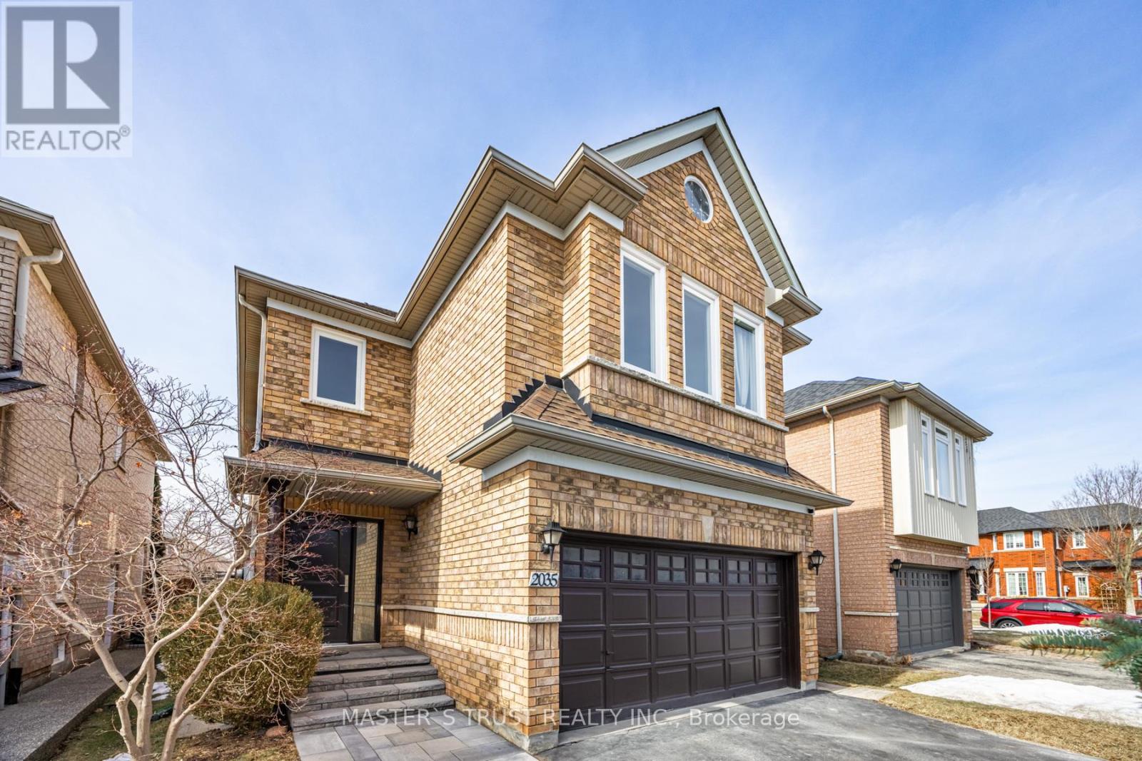 2035 Shady Glen Road, Oakville, Ontario  L6M 3R1 - Photo 2 - W12425317