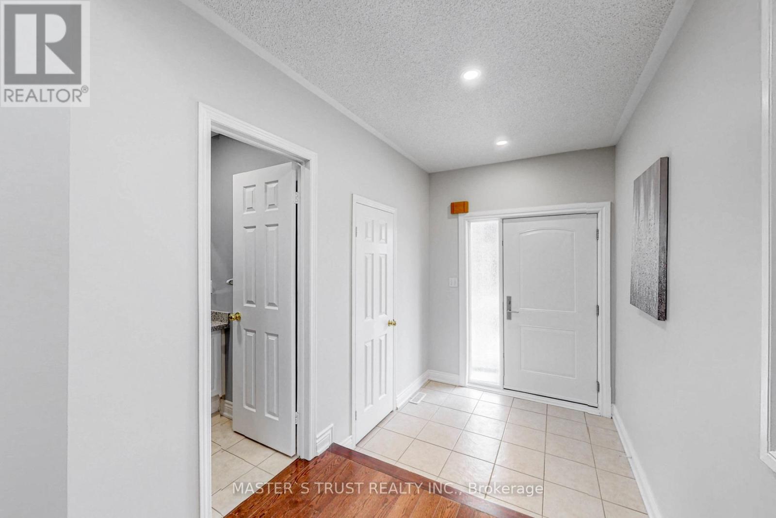 2035 Shady Glen Road, Oakville, Ontario  L6M 3R1 - Photo 5 - W12425317