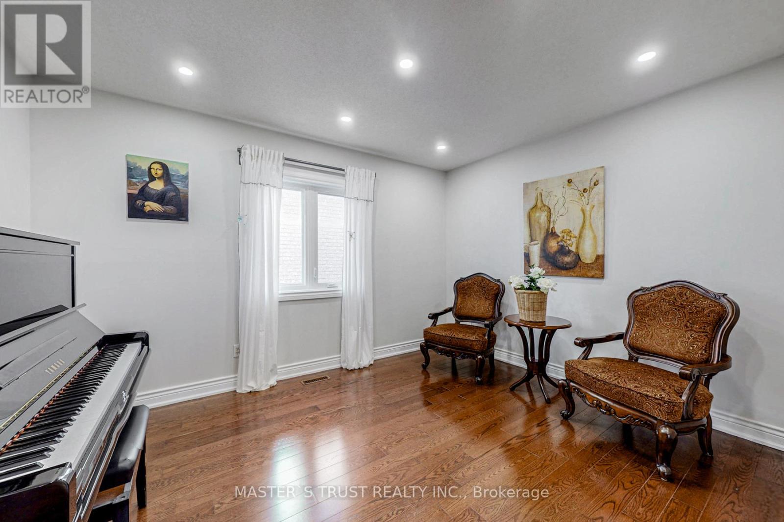 2035 Shady Glen Road, Oakville, Ontario  L6M 3R1 - Photo 7 - W12425317