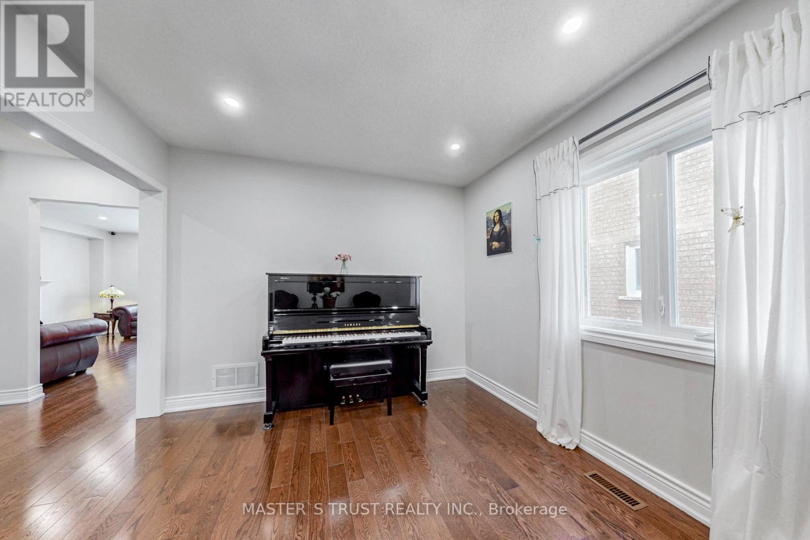 2035 Shady Glen Road, Oakville, Ontario  L6M 3R1 - Photo 8 - W12425317
