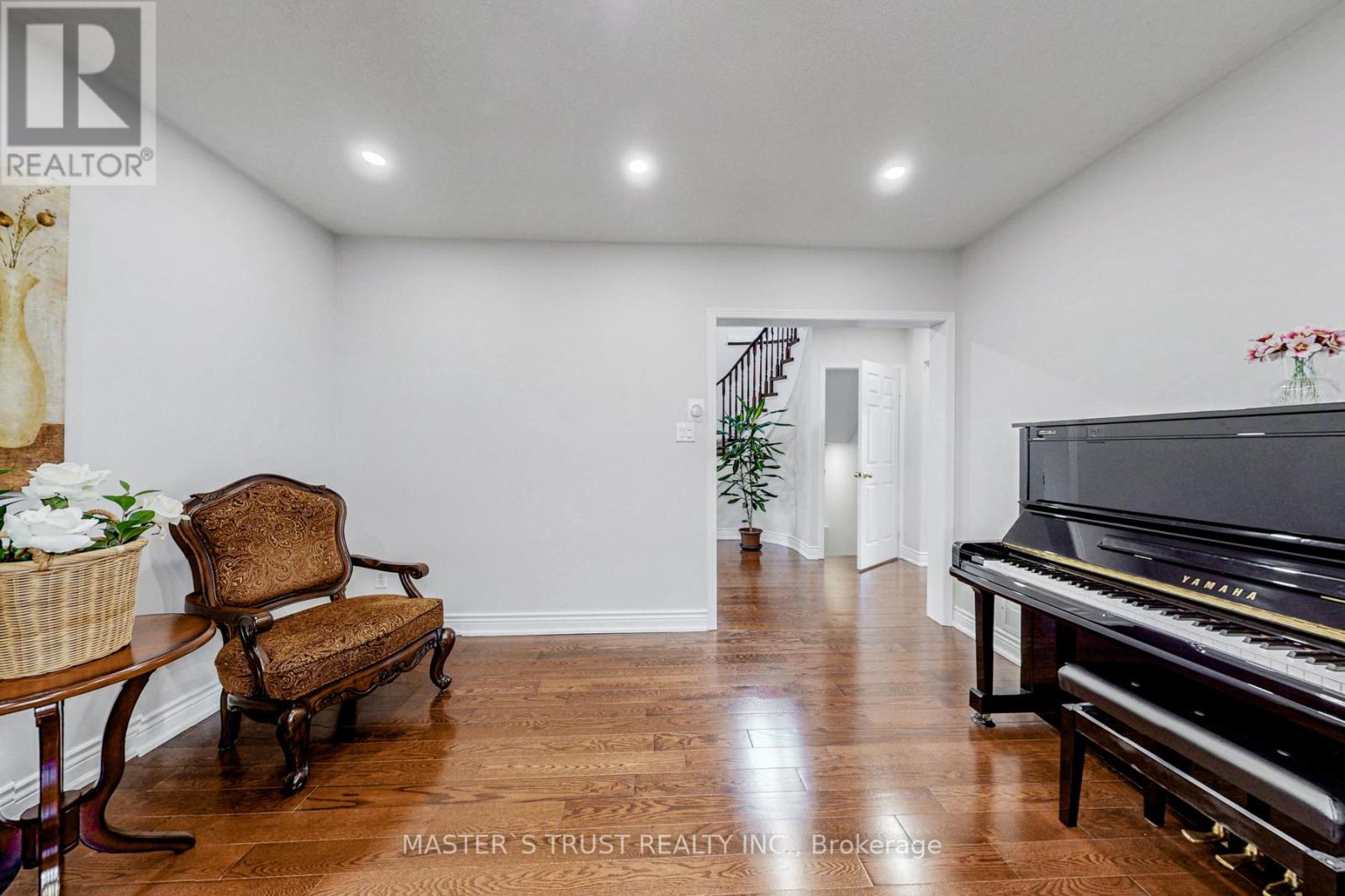 2035 Shady Glen Road, Oakville, Ontario  L6M 3R1 - Photo 9 - W12425317