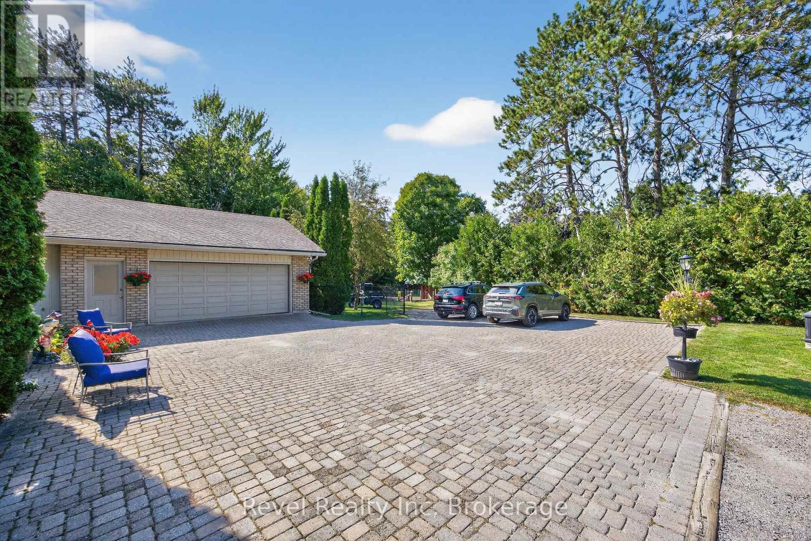 7190 93 Highway, Tiny, Ontario  L0K 2E1 - Photo 4 - S12419857
