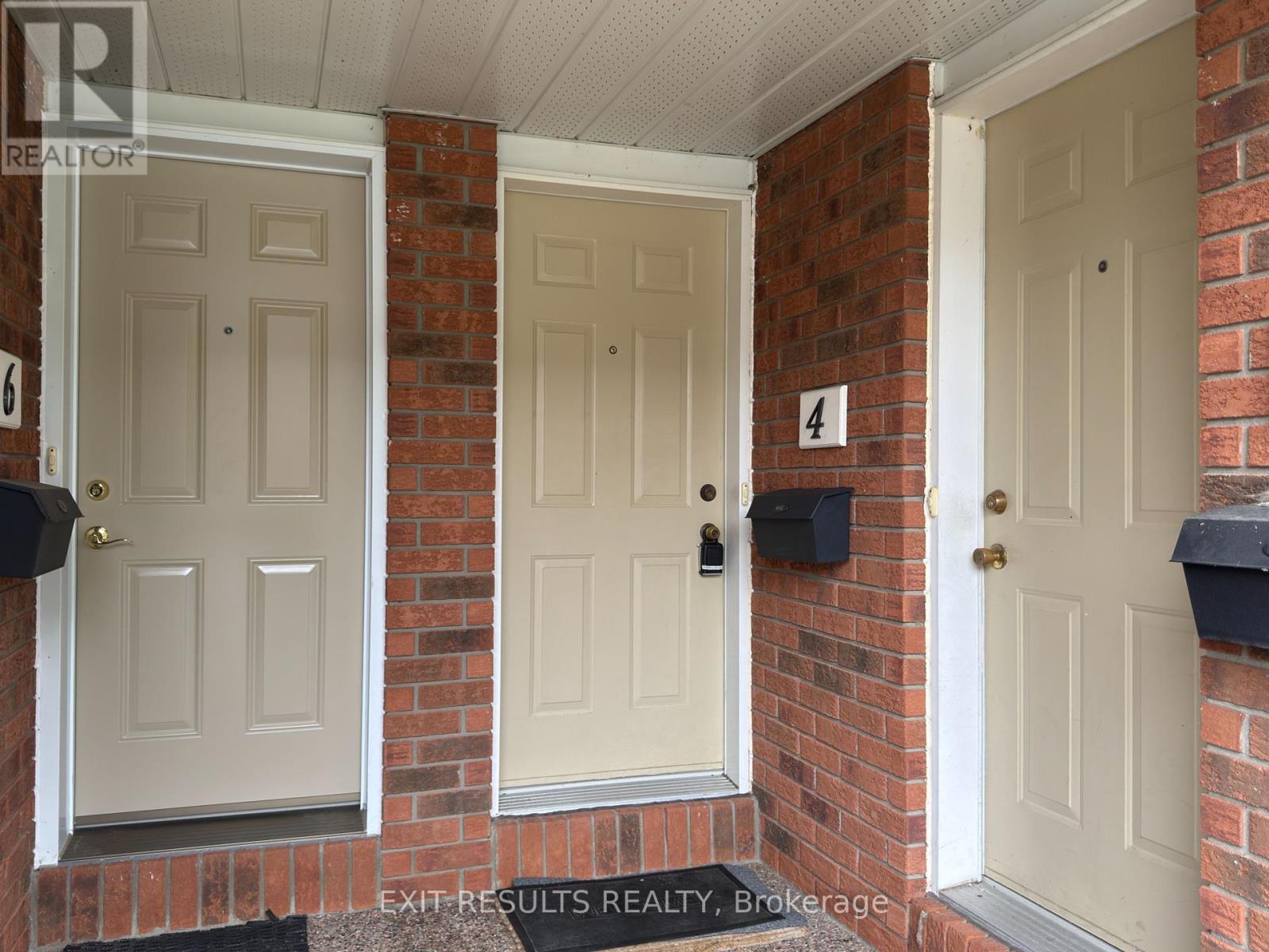 4 - 1400 Wildberry Court, Ottawa, Ontario  K1C 7K6 - Photo 2 - X12425338