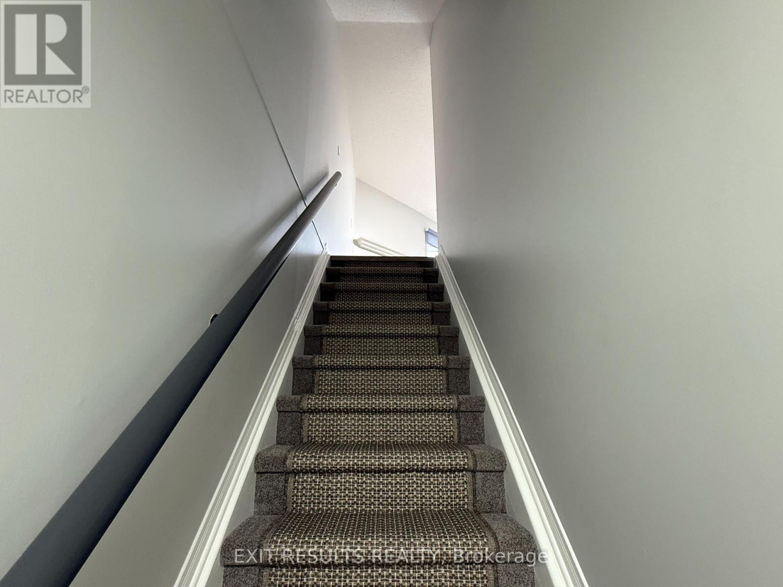 4 - 1400 Wildberry Court, Ottawa, Ontario  K1C 7K6 - Photo 3 - X12425338
