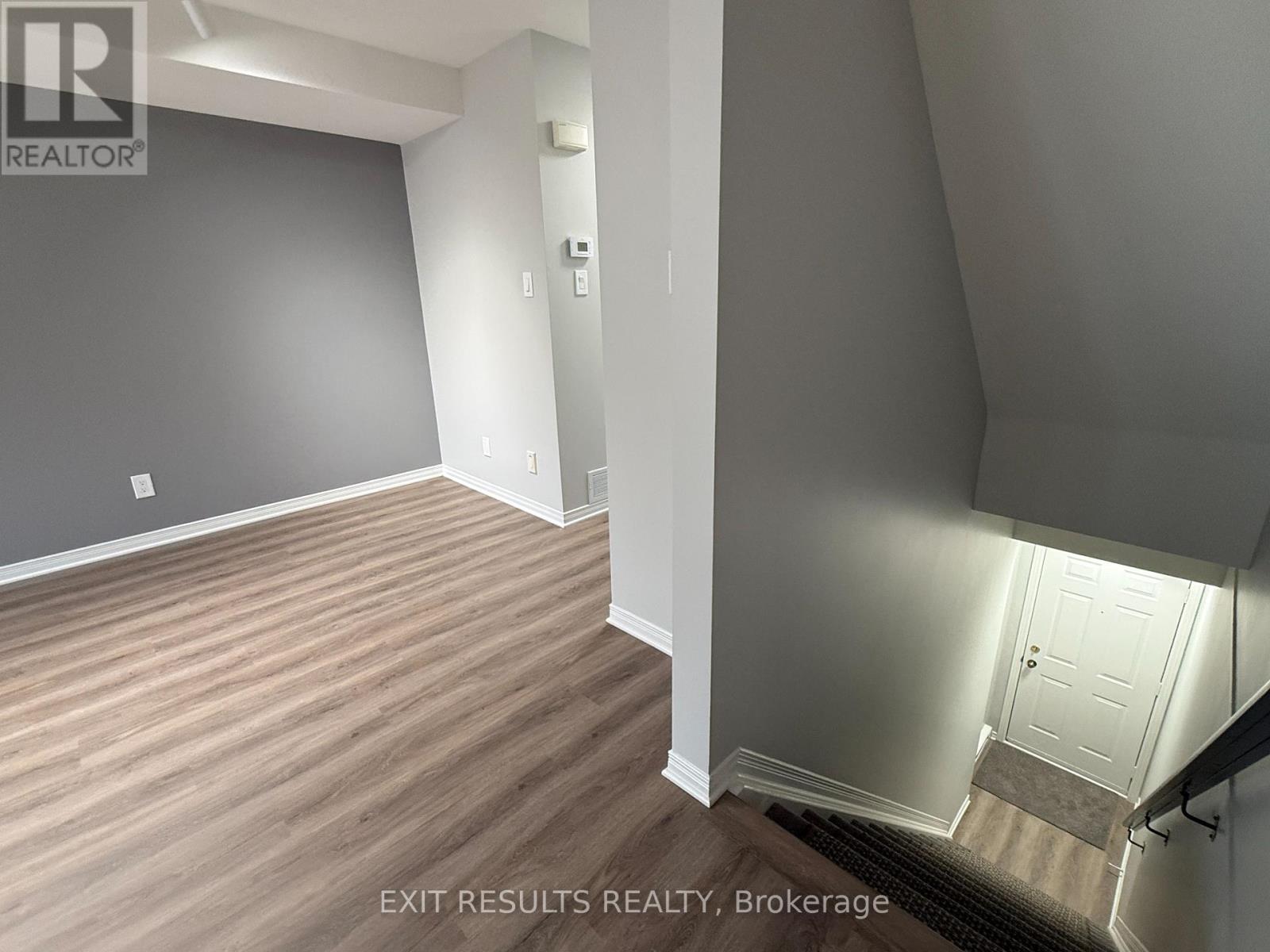 4 - 1400 Wildberry Court, Ottawa, Ontario  K1C 7K6 - Photo 4 - X12425338