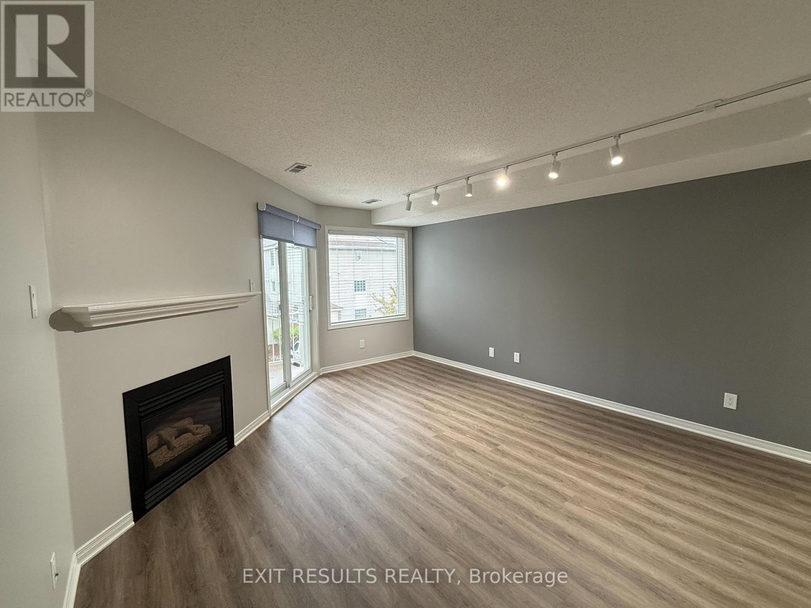 4 - 1400 Wildberry Court, Ottawa, Ontario  K1C 7K6 - Photo 5 - X12425338